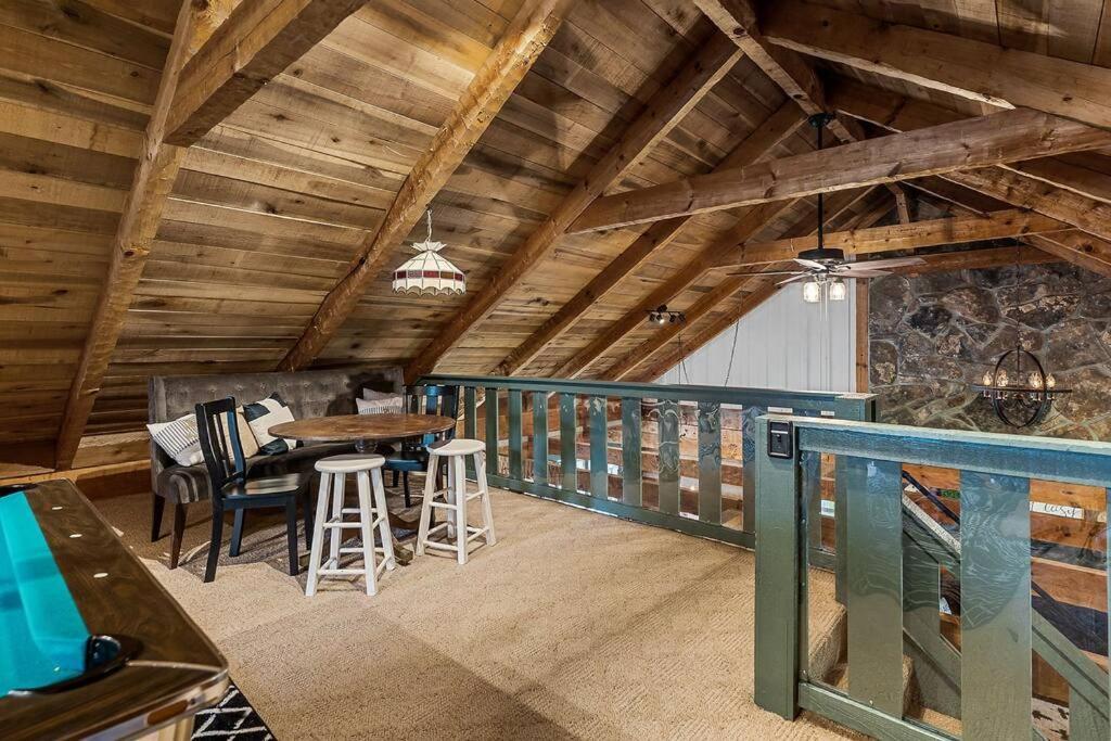 Rustic Cabin, Dock, Firepit, Kayaks & Games Winchester Eksteriør billede