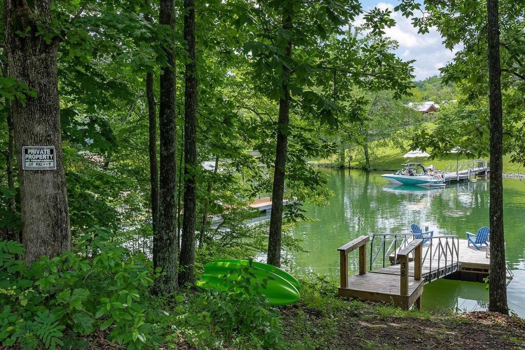 Rustic Cabin, Dock, Firepit, Kayaks & Games Winchester Eksteriør billede
