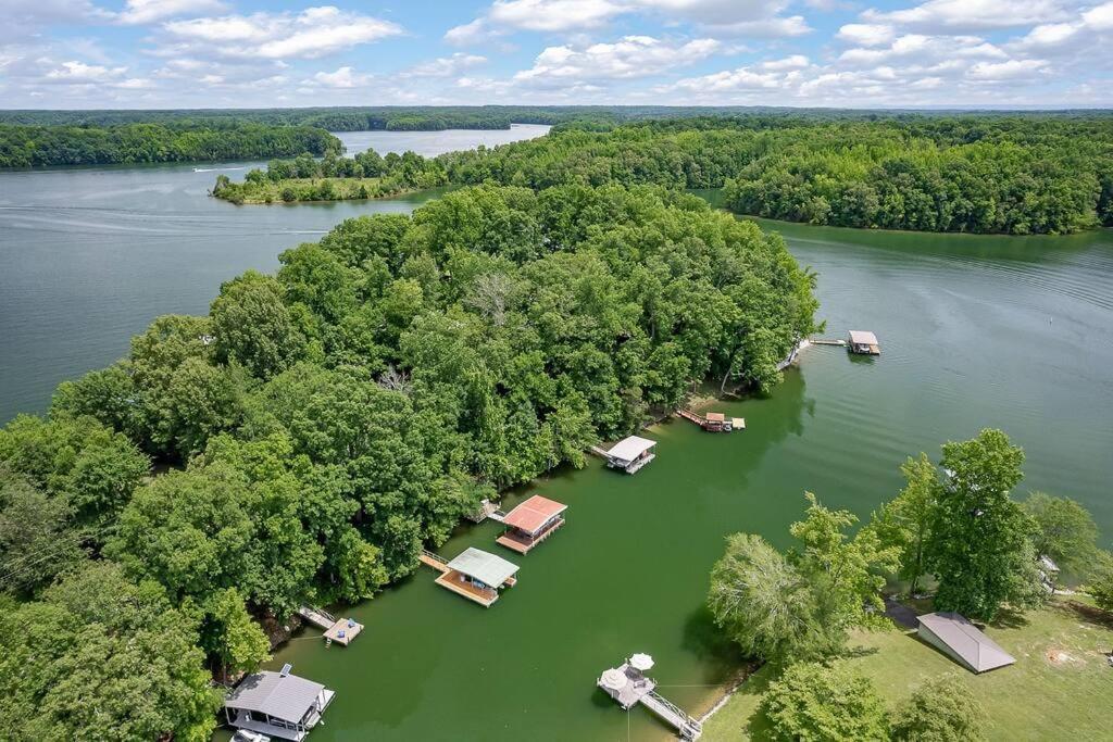 Rustic Cabin, Dock, Firepit, Kayaks & Games Winchester Eksteriør billede