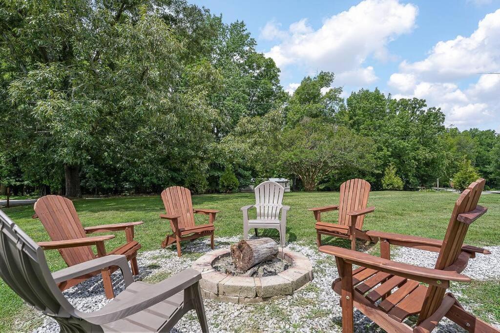 Rustic Cabin, Dock, Firepit, Kayaks & Games Winchester Eksteriør billede