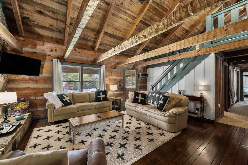 Rustic Cabin, Dock, Firepit, Kayaks & Games Winchester Eksteriør billede